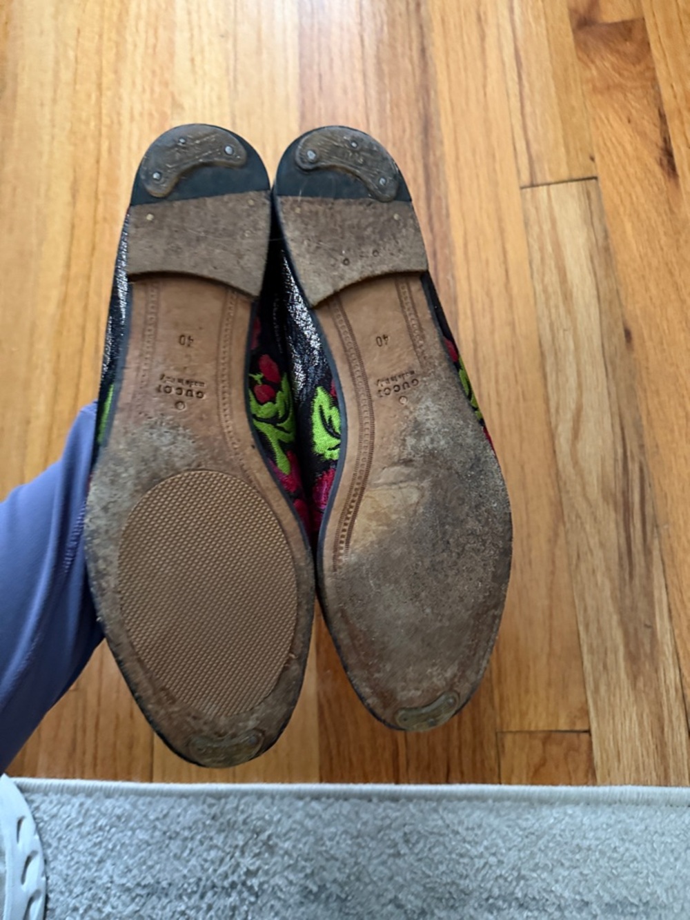 Gucci Black Floral Embroidered Horsebit Loafers with Gold Detail - Picture 2 of 5
